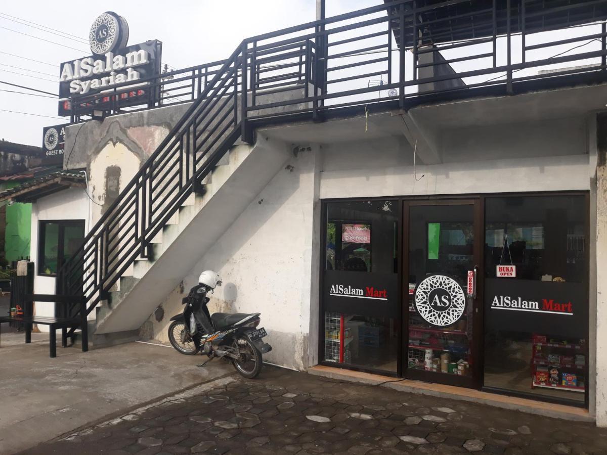 Alsalam Syariah Guesthouse Solo Екстериор снимка