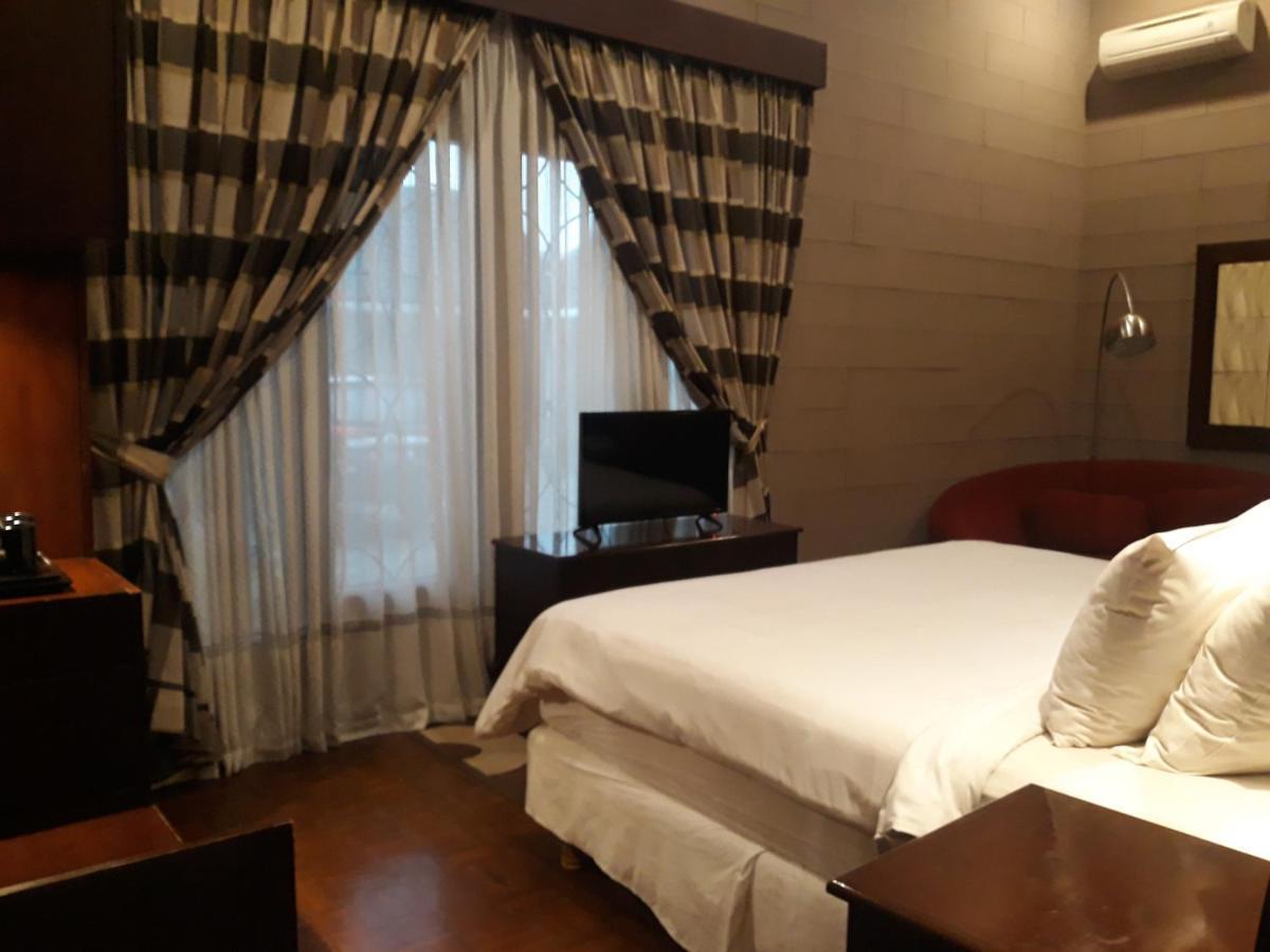 Alsalam Syariah Guesthouse Solo Екстериор снимка