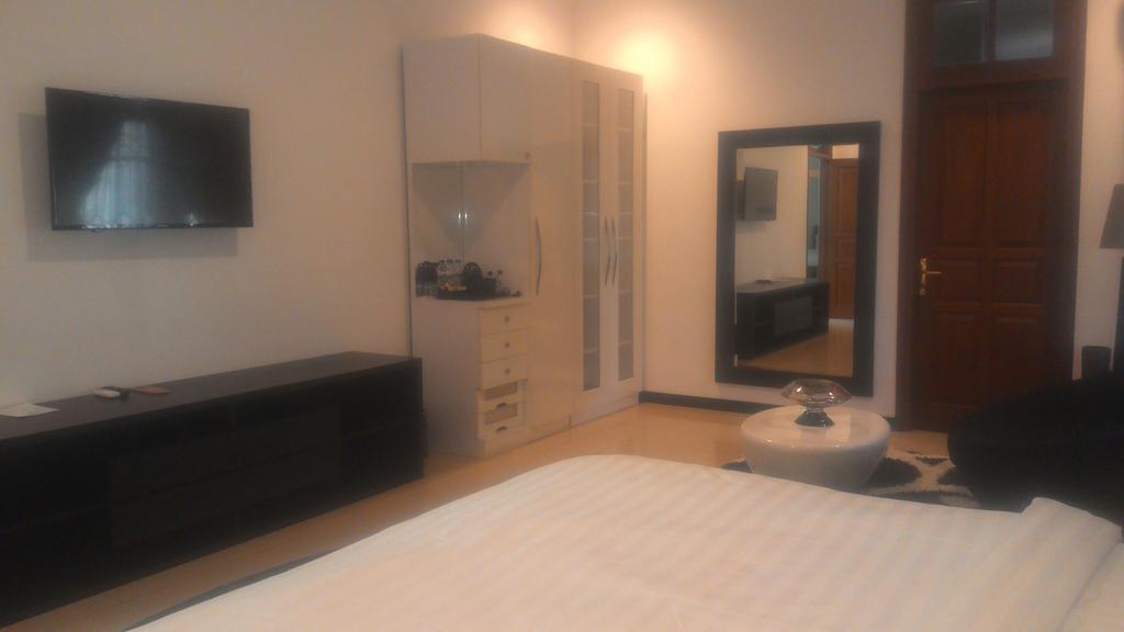 Alsalam Syariah Guesthouse Solo Екстериор снимка