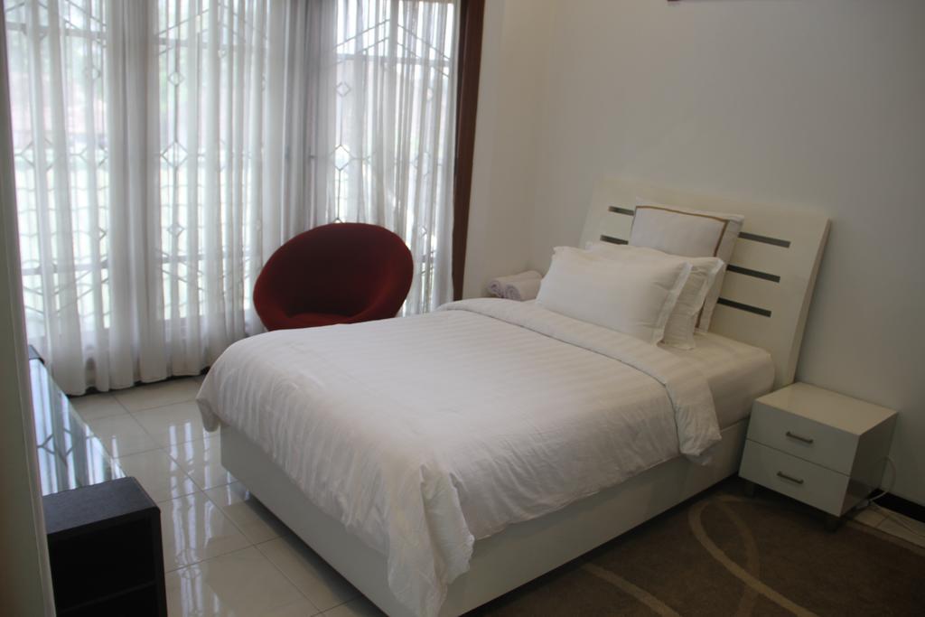 Alsalam Syariah Guesthouse Solo Екстериор снимка