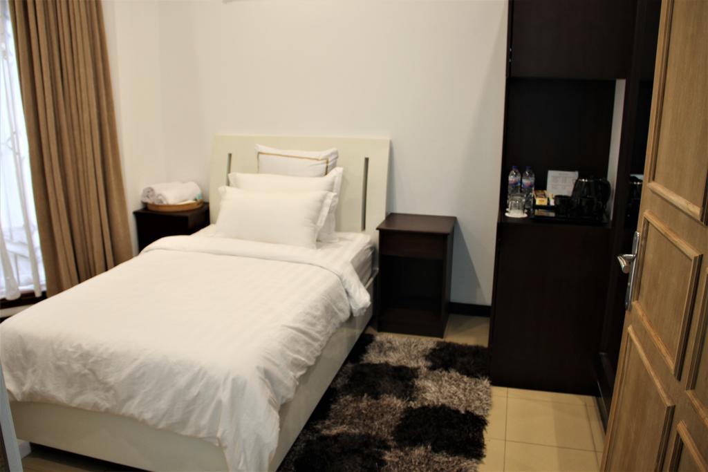 Alsalam Syariah Guesthouse Solo Екстериор снимка
