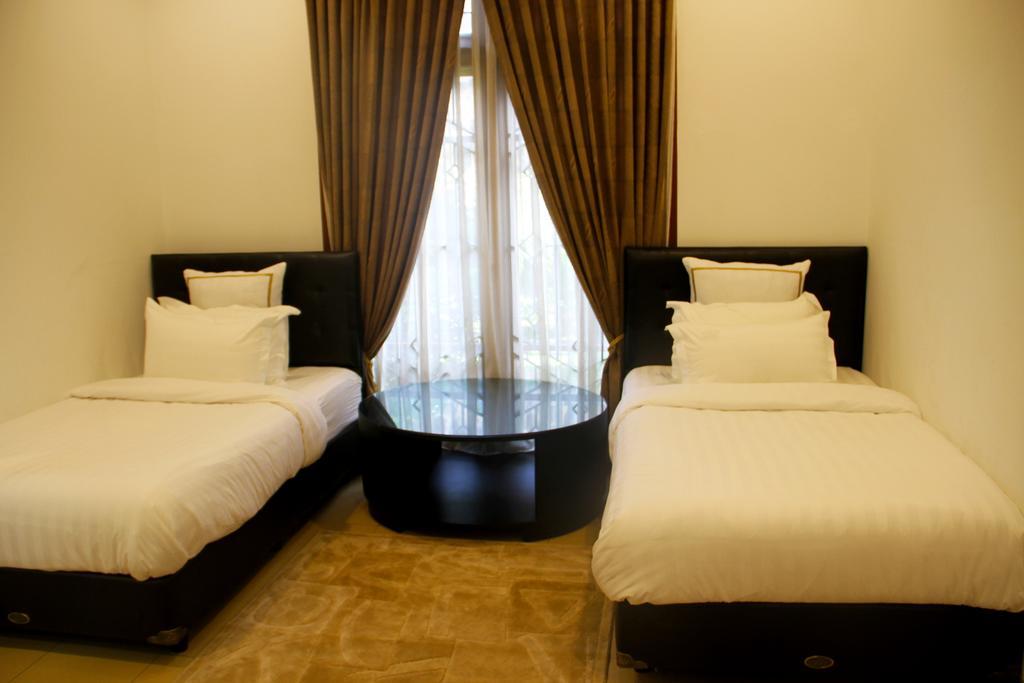 Alsalam Syariah Guesthouse Solo Екстериор снимка