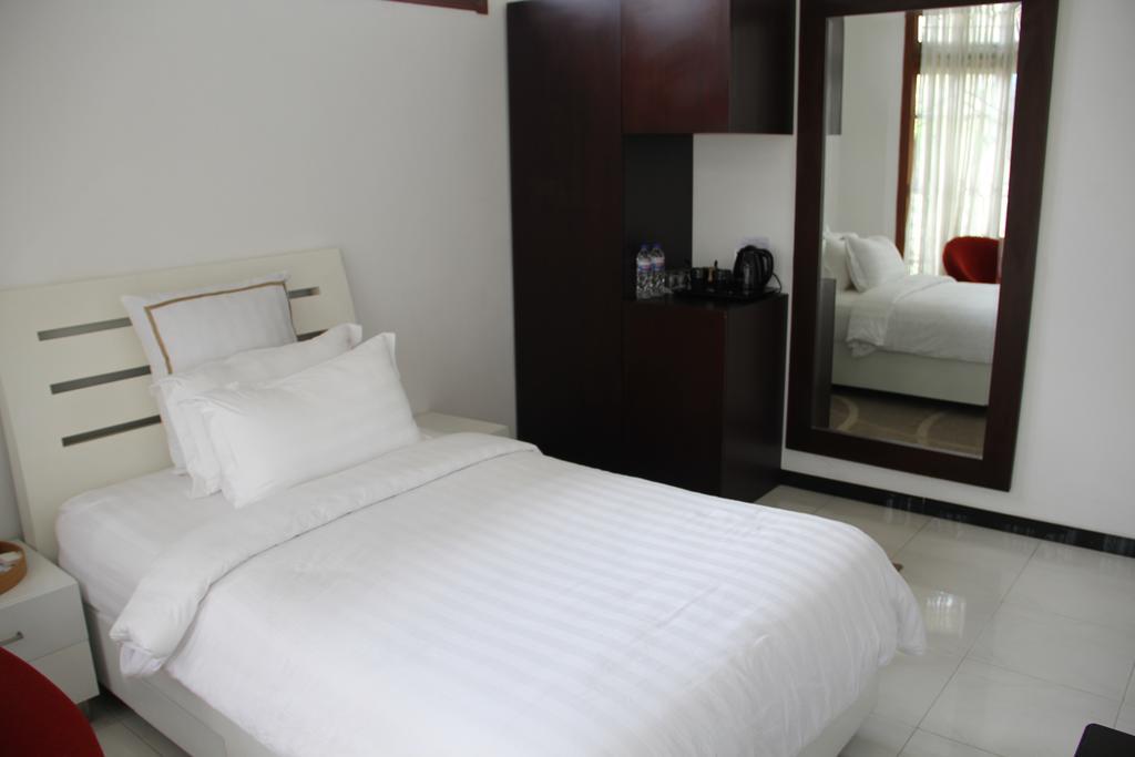 Alsalam Syariah Guesthouse Solo Екстериор снимка