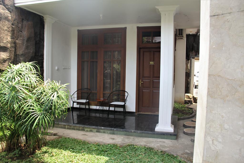 Alsalam Syariah Guesthouse Solo Екстериор снимка