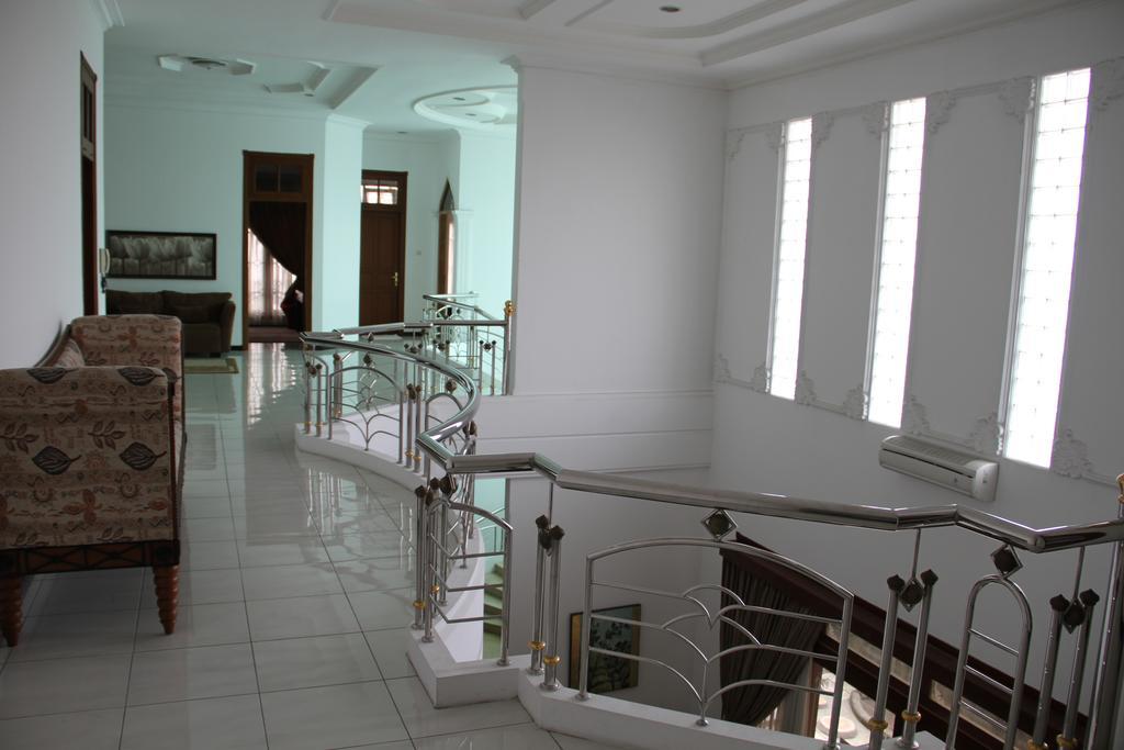 Alsalam Syariah Guesthouse Solo Екстериор снимка