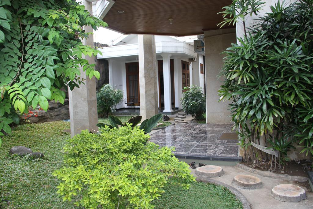 Alsalam Syariah Guesthouse Solo Екстериор снимка