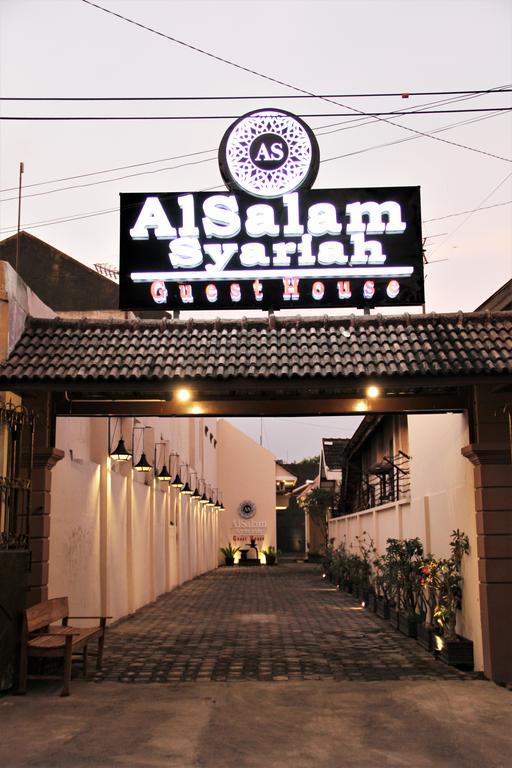 Alsalam Syariah Guesthouse Solo Екстериор снимка
